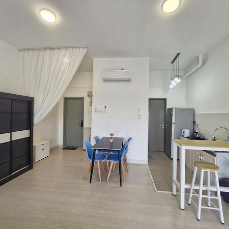 Taman Equine Comfy Studio#Greenery View#4 Pax#Aeon Mall Seri Kembangan Buitenkant foto
